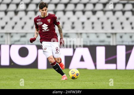 Marco Alpozzi/LaPresse 12. Februar 2021 Turin, Italien Sportfußball EXKLUSIV TURIN FC Turin gegen Genua - Italienische Fußballmeisterschaft Liga A Tim 2020/2021 - Olimpico Grande Torino Stadion. Im Bild: Daniele Baselli (FC Turin); Stockfoto