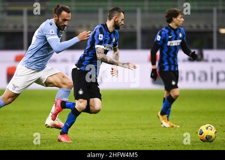 Marco Alpozzi/LaPresse 14. Februar 2021 Mailand, Italien Sportfußball Inter vs Lazio - Italienische Fußballmeisterschaft League A Tim 2020/2021 - Stadio Giuseppe Meazza im Bild: Vedat Muriqi (S.S. Latium); Marcelo Brozovic (FC Internazionale Milano); Stockfoto