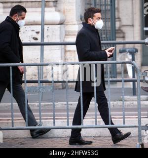 Mauro Scrobogna /LaPresse 15. Februar 2021&#xa0; Rom, Italien Politik Palazzo Chigi - Draghi-Regierung auf dem Foto: Roberto Tartaglia auf der Piazza Colonna nach dem Verlassen des Palazzo Chigi. Der neapolitanische Richter wurde vom Departement Bonafede zum stellvertretenden Leiter der DAP ernannt, ehemaliger Staatsanwalt in Palermo, Eigentümer des Dossiers über die Verhandlungen zwischen Staat und Mafia, zusammen mit Nino Di Matteo. Stockfoto