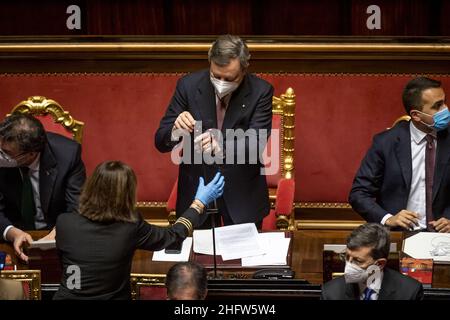 Foto Antonio Masiello/LaPresse/POOL Getty17 febbraio 2021 Roma, Italia Politica Senato - Voto di fiducia su governo DraghiNella foto: Mario DraghiFoto Antonio Masiello/LaPresse/POOL GettyFebruar 17, 2021 Rom (Italien) Politisches Senat - Vertrauensvotum zur regierung Draghis bild: Mario Draghi Stockfoto