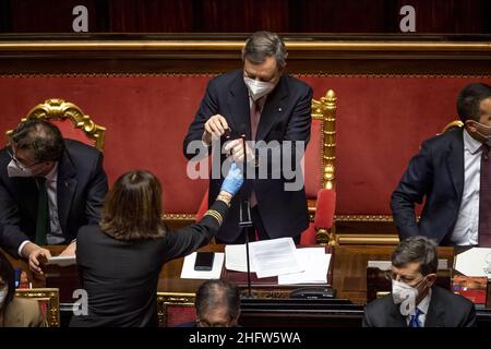 Foto Antonio Masiello/LaPresse/POOL Getty17 febbraio 2021 Roma, Italia Politica Senato - Voto di fiducia su governo DraghiNella foto: Mario DraghiFoto Antonio Masiello/LaPresse/POOL GettyFebruar 17, 2021 Rom (Italien) Politisches Senat - Vertrauensvotum zur regierung Draghis bild: Mario Draghi Stockfoto