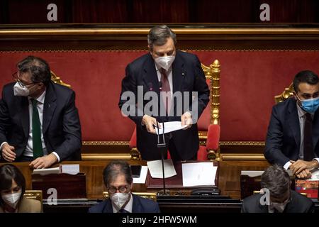 Foto Antonio Masiello/LaPresse/POOL Getty17 febbraio 2021 Roma, Italia Politica Senato - Voto di fiducia su governo DraghiNella foto: Mario DraghiFoto Antonio Masiello/LaPresse/POOL GettyFebruar 17, 2021 Rom (Italien) Politisches Senat - Vertrauensvotum zur regierung Draghis bild: Mario Draghi Stockfoto