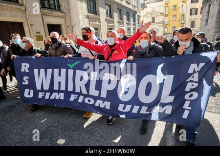 Mauro Scrobogna /LaPresse 18. Februar 2021 Rom, Italien Nachrichten Wirtschaftskrise - Whirlpool Neapel Protest auf dem Foto: präsidium der Whirlpool-Arbeiter in Neapel unter dem Ministerium für wirtschaftliche Entwicklung Stockfoto