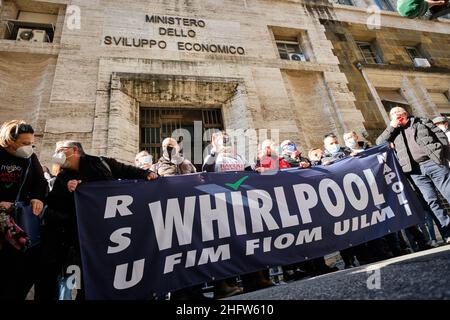 Mauro Scrobogna /LaPresse 18. Februar 2021 Rom, Italien Nachrichten Wirtschaftskrise - Whirlpool Neapel Protest auf dem Foto: präsidium der Whirlpool-Arbeiter in Neapel unter dem Ministerium für wirtschaftliche Entwicklung Stockfoto