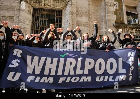 Mauro Scrobogna /LaPresse 18. Februar 2021 Rom, Italien Nachrichten Wirtschaftskrise - Whirlpool Neapel Protest auf dem Foto: präsidium der Whirlpool-Arbeiter in Neapel unter dem Ministerium für wirtschaftliche Entwicklung Stockfoto