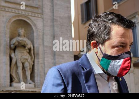 Mauro Scrobogna /LaPresse 18. Februar 2021 Rom, Italien Politik Lega - Salvini Pressestelle auf dem Foto: Der Führer der Lega Matteo Salvini während der üblichen Pressestelle auf der Piazza S. Luigi dei Francesi Stockfoto