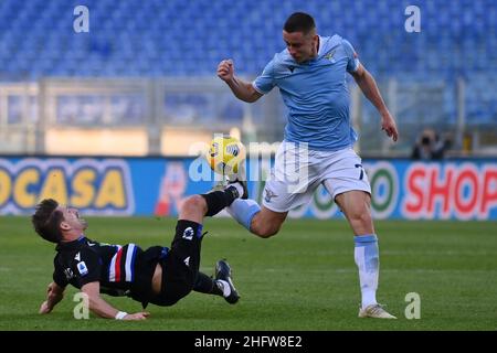 Alfredo Falcone - LaPresse 20/02/2021 Roma (Italien) Sport Soccer Lazio - Sampdoria Italienische Fußball-Meisterschaft Liga A Tim 2020 2021 - Olimpico Stadion von Roma auf dem Bild:adam marusic und adrien silva Stockfoto