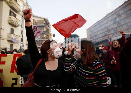 Cecilia Fabiano/LaPresse February 22 , 2021 Roma (Italien) News : Gedenkdemonstration für den jungen militanten Studenten Valerio Verbano der Linken im Pic : die jährliche Demonstration in den Straßen des Nachbarn, in dem Verbano geboren wurde Stockfoto