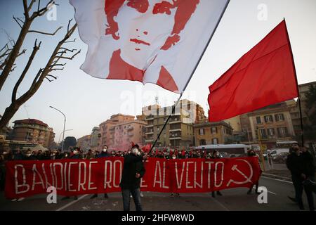 Cecilia Fabiano/LaPresse February 22 , 2021 Roma (Italien) News : Gedenkdemonstration für den jungen militanten Studenten Valerio Verbano der Linken im Pic : die jährliche Demonstration in den Straßen des Nachbarn, in dem Verbano geboren wurde Stockfoto