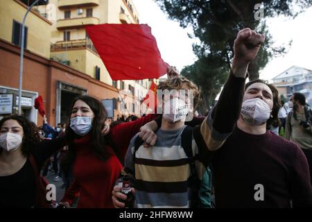 Cecilia Fabiano/LaPresse February 22 , 2021 Roma (Italien) News : Gedenkdemonstration für den jungen militanten Studenten Valerio Verbano der Linken im Pic : die jährliche Demonstration in den Straßen des Nachbarn, in dem Verbano geboren wurde Stockfoto