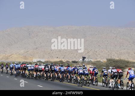 LaPresse - Fabio Ferrari 24. Februar 2021 Abu Dhabi (Vereinigte Arabische Emirate) Sport Cycling UAE Tour 2021 -DUBAI STAGE- Etappe 4 - von der Insel Marjan bis zur Insel Marjan im Bild: Während des Rennens Stockfoto