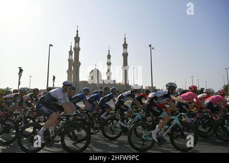 LaPresse - Fabio Ferrari 24. Februar 2021 Abu Dhabi (Vereinigte Arabische Emirate) Sport Cycling UAE Tour 2021 -DUBAI STAGE- Etappe 4 - von der Insel Marjan bis zur Insel Marjan im Bild: Während des Rennens Stockfoto