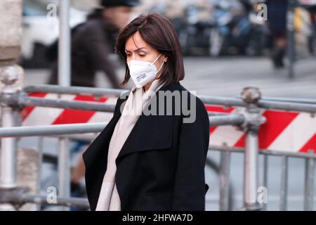 Mauro Scrobogna /LaPresse 24. Februar 2021 Rom, Italien Politik Palazzo Chigi - Regierung - Ministerrat auf dem Foto: Die Ministerin für den Süden und territorialen Zusammenhalt Mara Carfagna trifft im Palazzo Chigi ein Stockfoto