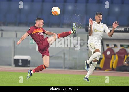 Fabio Rossi/AS Roma/LaPresse 25/02/2021 Rom (Italien) Sport Soccer Roma-Braga Runde von 32 , 2st Teilstrecken - Europa League 2020/2021 - Olympiastadion im Bild: Jordan Veretout Stockfoto