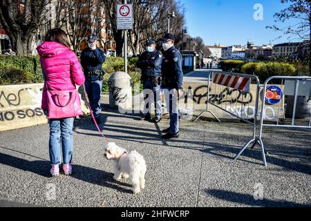 LaPresse - Claudio Furlan 28. Februar 2021 - Milan (Italy)News-Kontrollen und Quotenzugänge für Navigli und Darsena, um den Zustrom von Menschen am Vorabend der Orange Zone zu kontrollieren Stockfoto