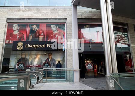 Liverpool FC Store in Liverpool One Shopping area Liverpool England Großbritannien Stockfoto