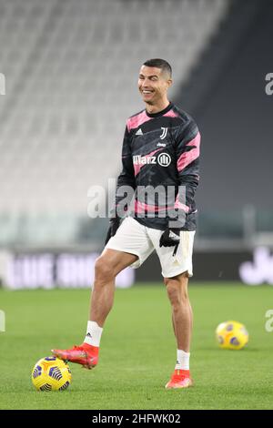 Foto LaPresse - Tano Pecoraro06 03 2021 Torino - (Italia)Sport CalcioJuventus vs LazioCampionato di Calcio Serie A Tim 2020/2021 - Stadio "Allianz Stadium"nella foto: ronaldo cristianoFoto LaPresse - Tano Pecoraro06 März 2021 City Torino - (Italien)Sport SoccerJuventus vs LazioItalienische Fußballmeisterschaft League A Tim 2020/2021 - Allianz Stadiumim Bild: ronaldo cristiano Stockfoto