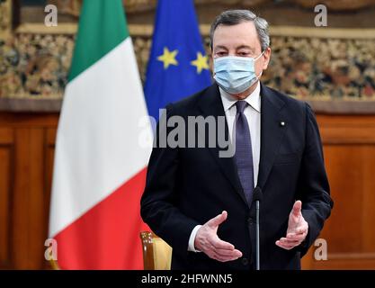 Foto Ettore Ferrari/LaPresse/POOL Ansa10 marzo 2021 Roma, Italia PoliticaIl presidente del Consiglio, Mario Draghi, durante la Firma del ''Patto per l'innovazione del lavoro pubblico e la coesione sociale'''.Foto Ettore Ferrari/LaPresse/POOL Ansa10. März 2021 Rom (Italien) Politik Draghi unterzeichnet öffentlichen Dienst 'Innovationspakt' Stockfoto