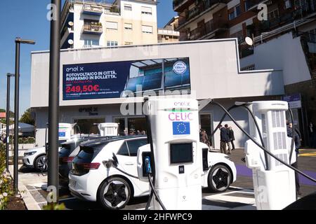 Mauro Scrobogna /LaPresse 11. März 2021&#xa0; Rom, Italien News Einweihung - Enel X Store auf dem Foto: Auf dem Foto: Der ultraschnelle Ladebereich für Elektrofahrzeuge im Corso Francia Stockfoto