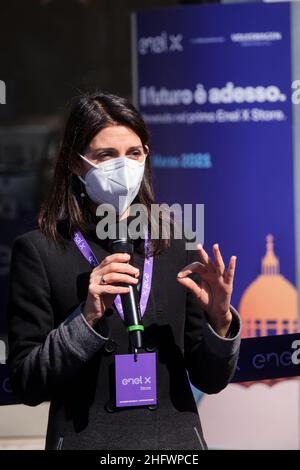 Mauro Scrobogna /LaPresse 11. März 2021&#xa0; Rom, Italien News Einweihung - Enel X Store auf dem Foto: Virginia Raggi Bürgermeister von Rom während der Einweihung des ersten ultraschnellen Ladebereichs für Elektrofahrzeuge Stockfoto