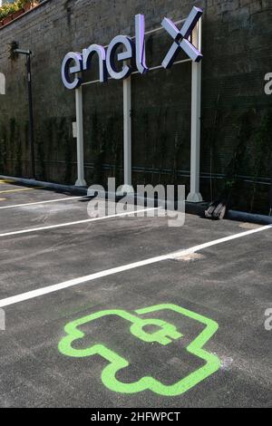 Mauro Scrobogna /LaPresse 11. März 2021&#xa0; Rom, Italien News Einweihung - Enel X Store auf dem Foto: Auf dem Foto: Der ultraschnelle Ladebereich für Elektrofahrzeuge im Corso Francia Stockfoto