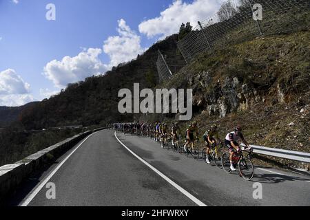 Marco Alpozzi - LaPresse März, 13 2021 Terni (Italien) Sport Radfahren Tirreno-Adriatico Eolo 2021 Etappe 4 Terni - Prati di Tivo 148 km im Bild: Das Rennen Stockfoto