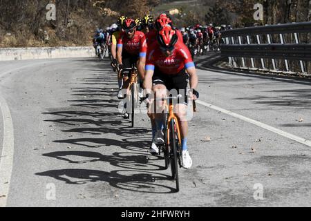 Marco Alpozzi - LaPresse März, 13 2021 Terni (Italien) Sport Radfahren Tirreno-Adriatico Eolo 2021 Etappe 4 Terni - Prati di Tivo 148 km im Bild: Das Rennen Stockfoto