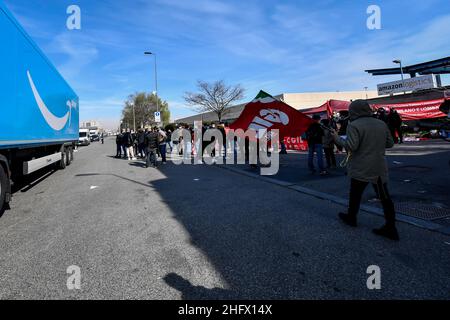 LaPresse - Claudio Furlan 22. März 2021 Mailand (Italien) News Amazon-Mitarbeiter streiken im Lager in der Via Toffetti Stockfoto