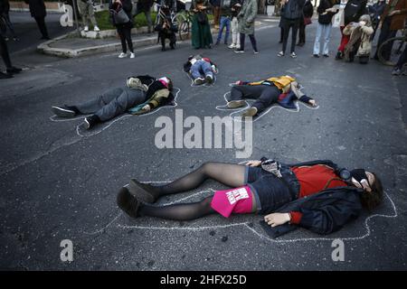 Cecilia Fabiano/LaPresse March 25 , 2021 Roma (Italy) News : Demonstration zur Unterstützung der Istanbuler Konvention im Pic : die Demonstration auf der piazza Indipendenza Stockfoto