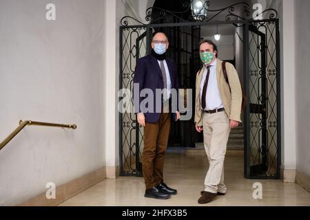 Mauro Scrobogna /LaPresse 01. April 2021&#xa0; Rom, Italien Politik PD - Verdi auf dem Foto: Der Sekretär Pd Enrico Letta trifft den Grünen-Vorsitzenden Angelo Bonelli am Sitz der Grünen Stockfoto