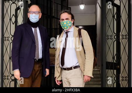 Mauro Scrobogna /LaPresse 01. April 2021&#xa0; Rom, Italien Politik PD - Verdi auf dem Foto: Der Sekretär Pd Enrico Letta trifft den Grünen-Vorsitzenden Angelo Bonelli am Sitz der Grünen Stockfoto