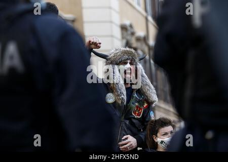 Foto Cecilia Fabiano/ LaPresse 06 Aprile 2021 Roma (Italia) Cronaca : Maninfestazione dei ristoratori e partite iva Nella foto : la piazza davanti a Montecitorio 06. April 2021 Roma (Italien) News : Demonstration der Restaurierungsarbeiter im Pic : Demonstration vor dem Regierungspalast Stockfoto