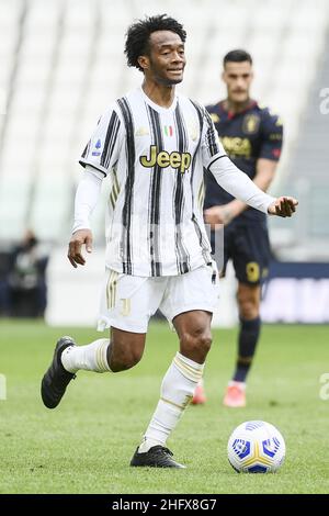 Marco Alpozzi/LaPresse 11. April 2021 Turin, Italien Sportfußball Juventus vs Genua - Italienische Fußballmeisterschaft Liga A Tim 2020/2021 - Allianz Stadion auf dem Bild: Juan Cuadrado (Juventus F.C.); Stockfoto