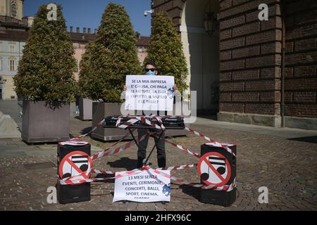 Marco Alpozzi/LaPresse 13. April 2021 Turin, Italien Nachrichtendemonstration von Kleinunternehmern, um gegen die COVID-19-Beschränkungen für Unternehmen in der Nähe des italienischen Parlaments zu protestieren Stockfoto