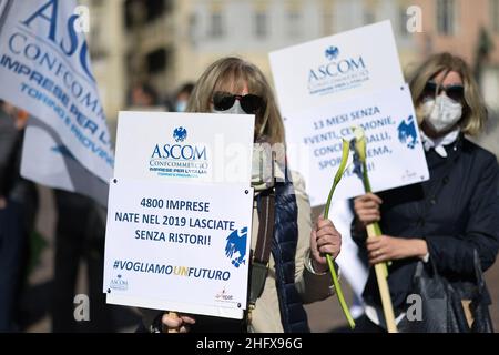 Marco Alpozzi/LaPresse 13. April 2021 Turin, Italien Nachrichtendemonstration von Kleinunternehmern, um gegen die COVID-19-Beschränkungen für Unternehmen in der Nähe des italienischen Parlaments zu protestieren Stockfoto