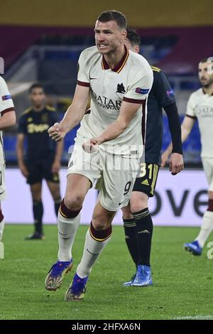 Luciano Rossi/AS Roma/ LaPresse 15/04/2021 Rom (Italien) Sport Soccer AS Roma - Ajax UEFA Europa League 2020 2021 Olimpico Stadium of Rome im Bild: Edin Dzeko feiert nach Tor 1-1 Stockfoto