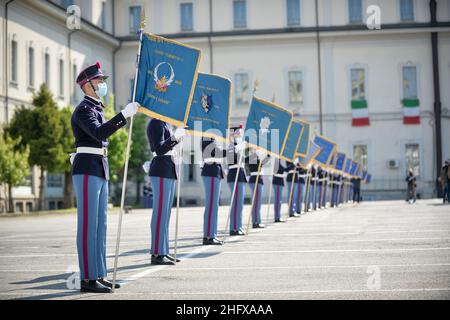 LaPresse - Claudio Furlan April 16 , 2021 Mailand ( Italien ) NachrichtenDie Scuola Militare "Teuli&#xe9;" (Militärschule Teuli&#xe9;) ist eine hochselektive Militärschule der italienischen Armee und, gegründet 1802, eine der ältesten Militärakademien der Welt. Im Bild: Kadetten der Militärschule Teulie nehmen an der traditionellen Eid-Zeremonie Teil Stockfoto