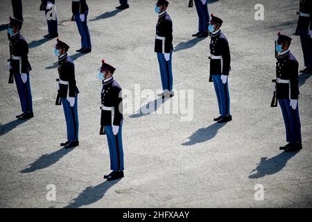 LaPresse - Claudio Furlan April 16 , 2021 Mailand ( Italien ) NachrichtenDie Scuola Militare "Teuli&#xe9;" (Militärschule Teuli&#xe9;) ist eine hochselektive Militärschule der italienischen Armee und, gegründet 1802, eine der ältesten Militärakademien der Welt. Im Bild: Kadetten der Militärschule Teulie nehmen an der traditionellen Eid-Zeremonie Teil Stockfoto