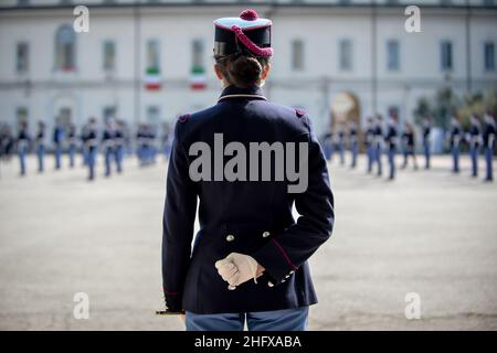 LaPresse - Claudio Furlan April 16 , 2021 Mailand ( Italien ) NachrichtenDie Scuola Militare "Teuli&#xe9;" (Militärschule Teuli&#xe9;) ist eine hochselektive Militärschule der italienischen Armee und, gegründet 1802, eine der ältesten Militärakademien der Welt. Im Bild: Kadetten der Militärschule Teulie nehmen an der traditionellen Eid-Zeremonie Teil Stockfoto