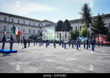 LaPresse - Claudio Furlan April 16 , 2021 Mailand ( Italien ) NachrichtenDie Scuola Militare "Teuli&#xe9;" (Militärschule Teuli&#xe9;) ist eine hochselektive Militärschule der italienischen Armee und, gegründet 1802, eine der ältesten Militärakademien der Welt. Im Bild: Kadetten der Militärschule Teulie nehmen an der traditionellen Eid-Zeremonie Teil Stockfoto