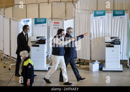 LaPresse - Claudio Furlan April 16 , 2021 Mailand ( Italien ) News Matteo Salvini besucht das Impfzentrum der Fabbrica del Vapore Stockfoto