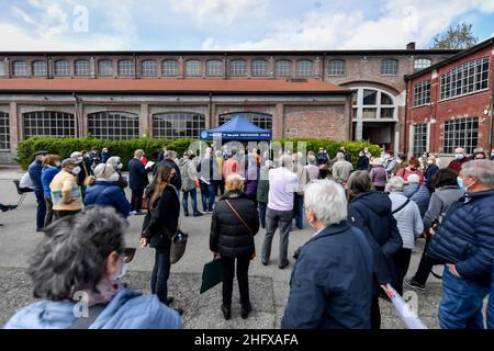 LaPresse - Claudio Furlan April 16 , 2021 Mailand ( Italien ) News Matteo Salvini besucht das Impfzentrum der Fabbrica del Vapore Stockfoto