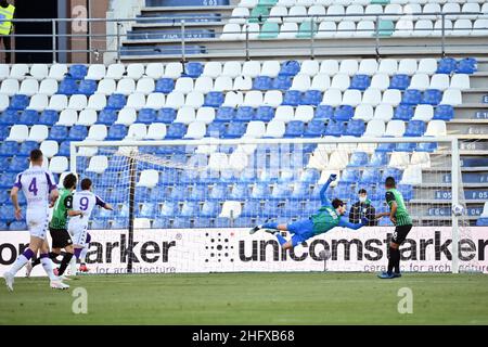 Massimo Paolone/LaPresse 17. April 2021 Reggio Emilia, Italien Sportfußball Sassuolo vs Fiorentina - Italienische Fußballmeisterschaft League A Tim 2020/2021 - Mapei Stadion im Bild: Fiorentina nimmt eine Stange Stockfoto