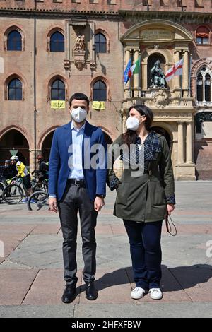 Massimo Paolone/LaPresse 23. April 2021 Bologna, Italy News Isabella Conti, Bürgermeisterin von San Lazzaro, besucht das Protestbankett der Bologneser Gastronomen in der Via D'Azeglio auf dem Foto: Isabella Conti, Alberto Aitini Stockfoto