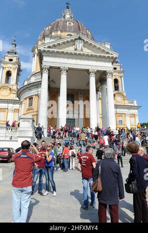 Foto: Alessandro Falzone/ LaPresse 04 05 2012 Torino (Basilica di Superga) Commemorazione Tragedia Grande Torino 62. Jahrestag Commemorazione Tragedia Grande Torino Nella foto : Tifosi davanti la Basilica Stockfoto