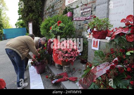 Foto: Alessandro Falzone/ LaPresse 04 05 2012 Torino (Basilica di Superga) Commemorazione Tragedia Grande Torino 62. Jahrestag Commemorazione Tragedia Grande Torino Nella foto : Il luogo dove si trova la Lapide Stockfoto