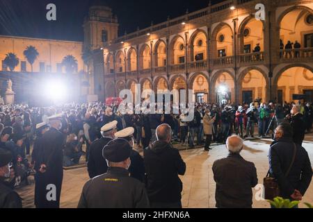 Foto Alberto Lo Bianco/LaPresse 5-05-2021 Mazara del Vallo, Trapani Cronaca Manifestazione auf der piazza della Repubblica 'Insieme per Denise'. Nella foto: l'iniziativa 'Insieme per Denise' Photo Alberto Lo Bianco/LaPresse 05. Mai 2021 Mazara del Vallo, Trapani News Demonstration zur Unterstützung von Denise Pipitone verschwand vor zwölf Jahren das 4-jährige Mädchen aus Mazara del Vallo in Sizilien, Italien. Piera Maggio, Denises Mutter, sucht immer noch ihre Tochter und wird nie aufgeben. Stockfoto