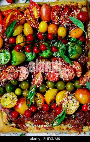 Käse Tomaten und Pesto Tart.Style rustic.selective Fokus Stockfoto