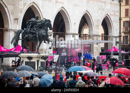 Alessandro Bremec/LaPresse 11. Mai 2021 Italien Sport Cycling Giro d'Italia 2021 - Ausgabe 104th - Etappe 4 - von Piacenza nach Sestola im Bild: Ein Moment vor dem Start des Rennens Stockfoto