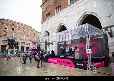 Alessandro Bremec/LaPresse 11. Mai 2021 Italien Sport Cycling Giro d'Italia 2021 - Ausgabe 104th - Etappe 4 - von Piacenza nach Sestola im Bild: Ein Moment vor dem Start des Rennens Stockfoto